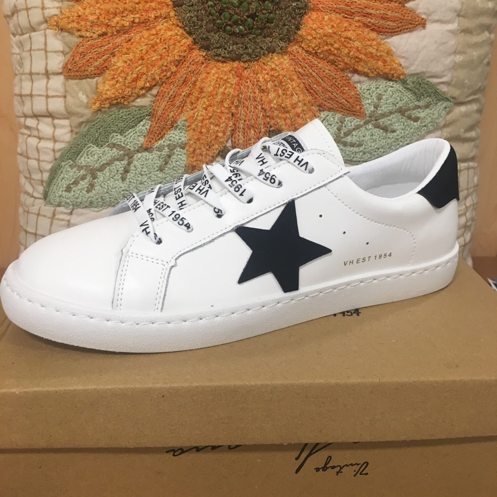 NEW” Vintage Havana White /Black Star ⭐️ Sneaker s-C